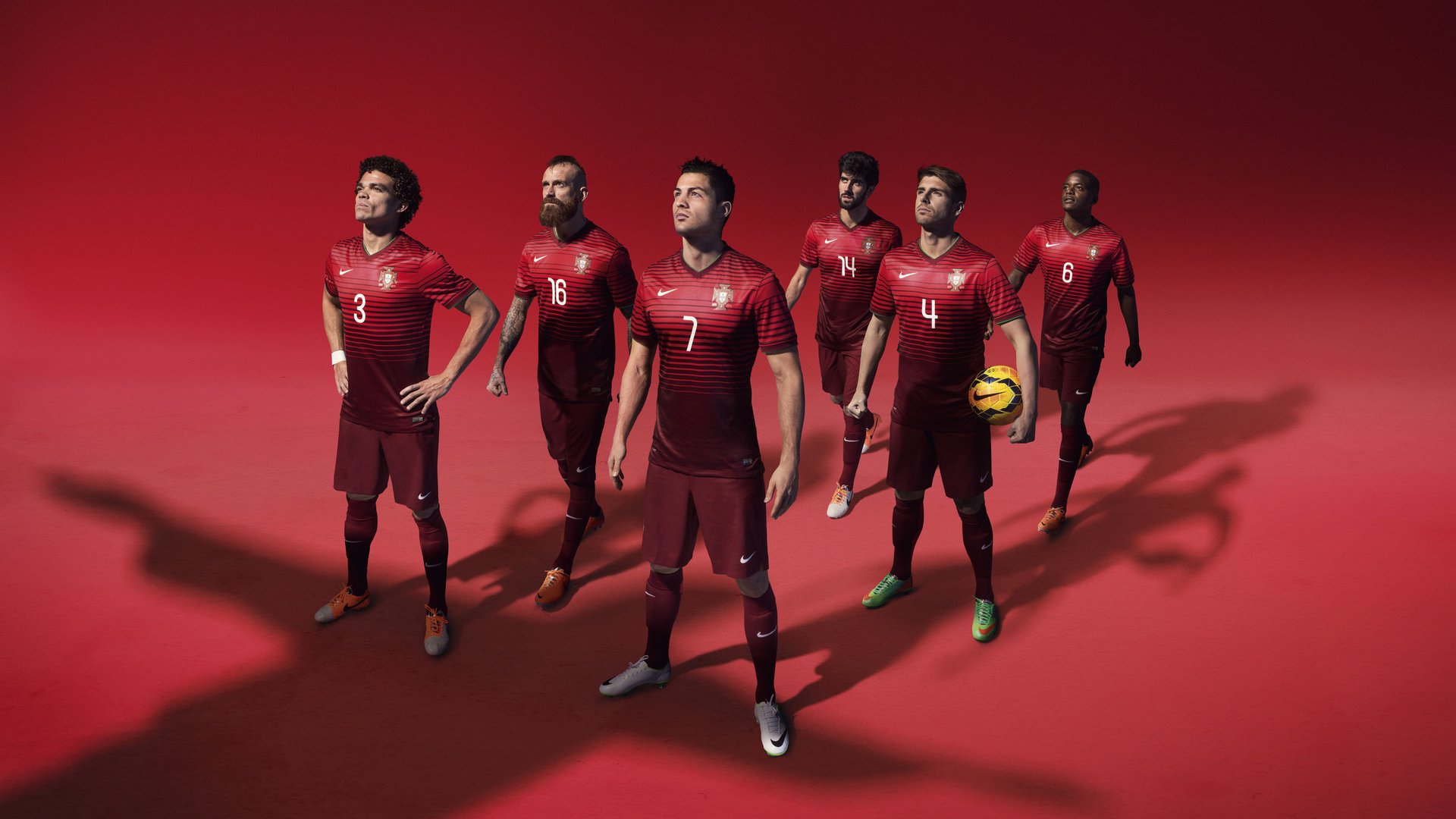 乐鱼体育平台app下载-英超球员体能训练新趋势，英超训练足球