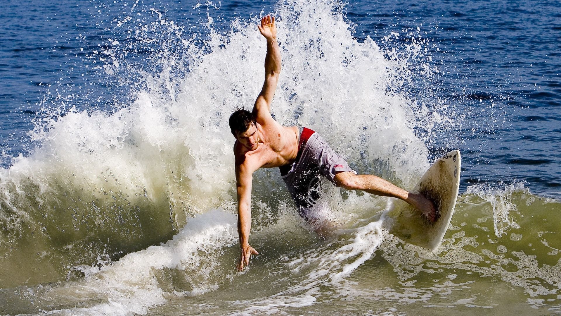 乐鱼体育-场面火爆：运动员“极速冲刺”震撼全场！